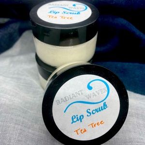 *CLEARANCE* Set of 3 handcrafted tea tree lip scrubs 1oz size